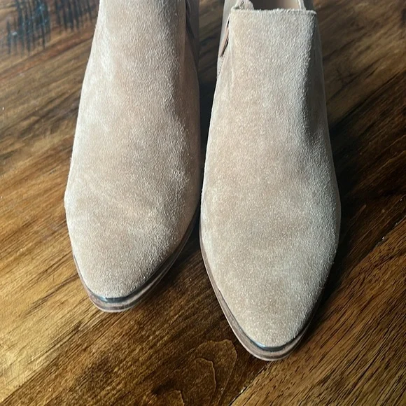 Lucky Brand Women’s 9.5 Tan Suede Landrue Pointed Ankle Booties Block Heel - Picture 4 of 10